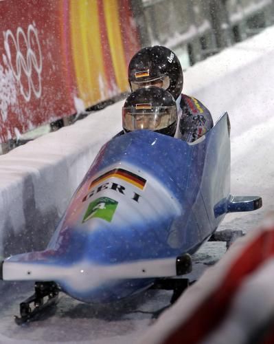 Německý dvojbob Andre Lange a Kevin Kuske. | Foto: ČTK/AP