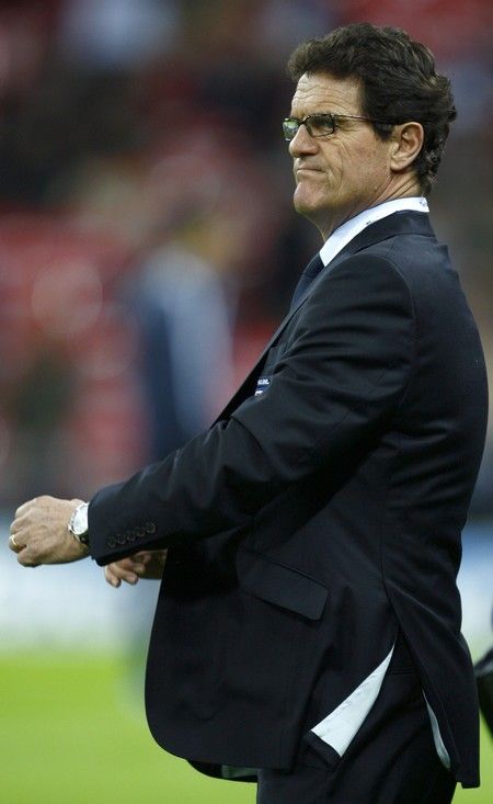 Nový trenér Albionu Fabio Capello reaguje na průběh přátelského utkání mezi Anglií a Švýcarskem. | Foto: Reuters