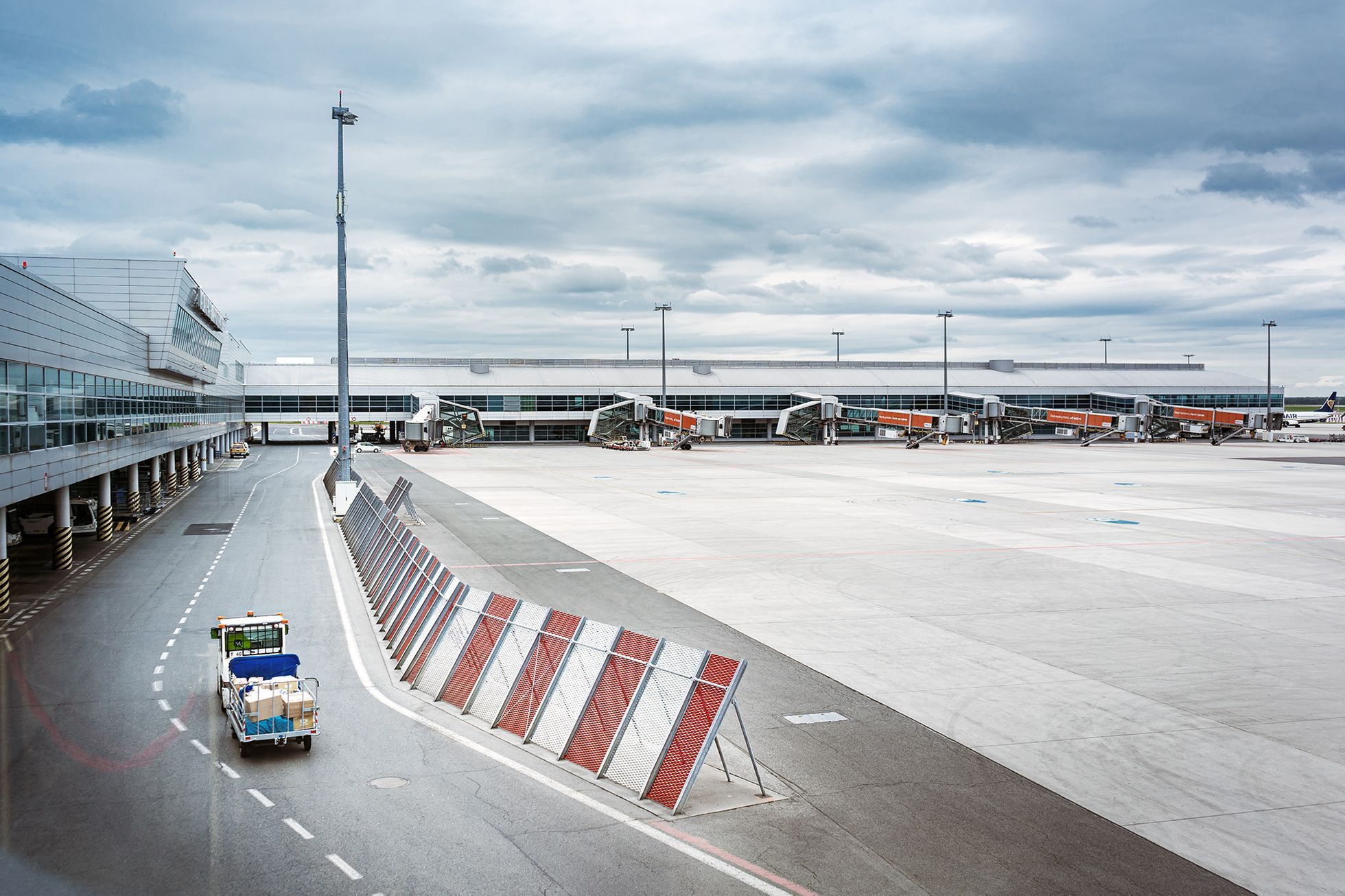 Cizinecká policie nepustila do Česka Izraelce, Francie ho označila za nežádoucího