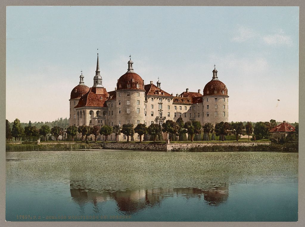 Dávný fotoprůvodce: Popelčin zámek Moritzburg a další německé skvosty na 120 let starých fotkách