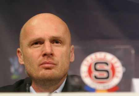 Michal Bílek po utkání Sparty s Leverkusenem v základni skupině Poháru UEFA. | Foto: Ondřej Besperát