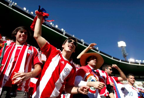 Zatímco Paraguay prakticky může slavit postup do osmifinále, i když hraje nevzrušivý fotbal. Jihoamerická mužstva kralují dál šampionátu. | Foto: Reuters