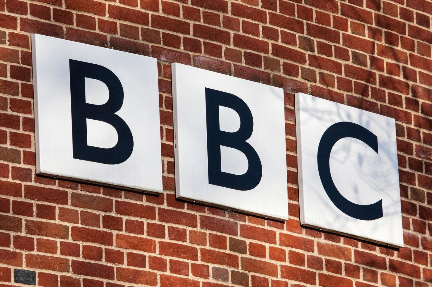 BBC v ohni. Zmanipulovaný Trumpův projev i šíření lží Hamásu spustily obří skandál