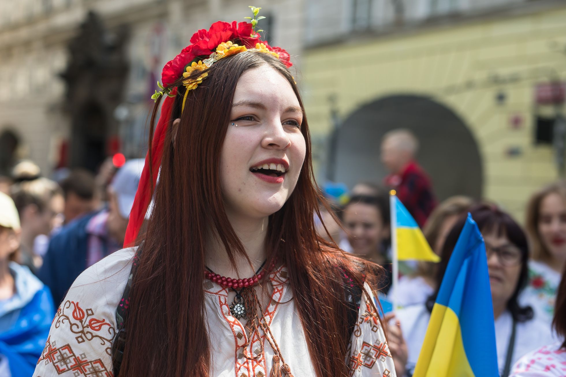 Photo: A thousand Ukrainians pass through Prague in traditional clothes