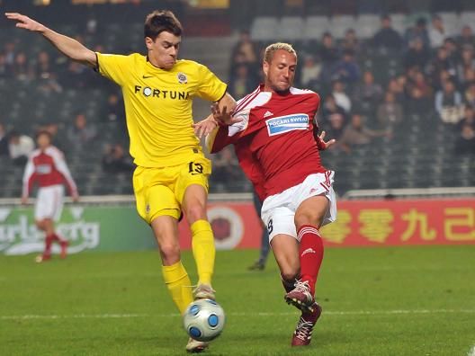 Do finále nastoupila Sparta ve žlutém - Ondřej Kušnír | Foto: www.hkfa.com