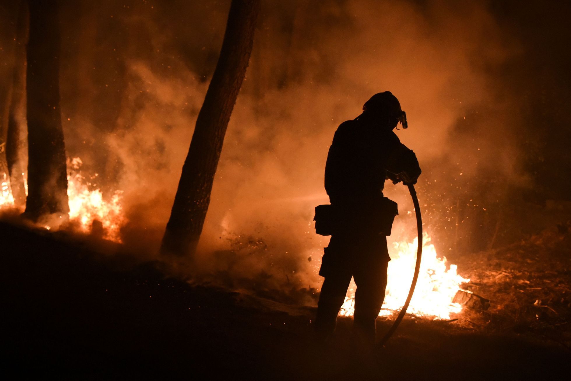 "Notre fin est proche." Les incendies de l'île grecque d ...