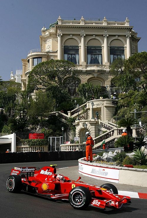 V posledních dvou letech u Ferrari se už Räikkönenovi u Ferrari tolik nedařilo. | Foto: Reuters