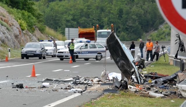 Dálnice A1 je kvůli nehodě uzavřena a chorvatská policie na místě neštěstí vyšetřuje. Řidiči mířící na dovolenou na pobřeží musí volit objízdné trasy. | Foto: ČTK/AP