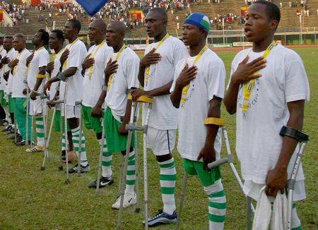 Fotbalisté Sierra Leone během zahajovacího zápasu na letošním Amputee Cupu. | Foto: Reuters