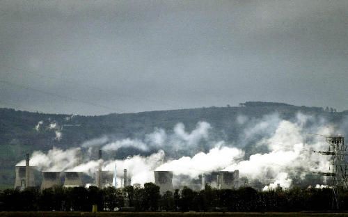 Snímek rafinerie koncernu BP v britském Grangemouthu. | Foto: Reuters