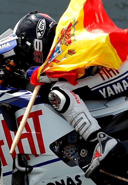 Jorge Lorenzo slaví | Foto: Reuters