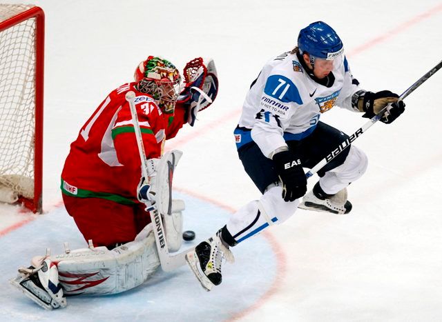 ... a Finové, jež si poradili 2:0 s Běloruskem. | Foto: Reuters