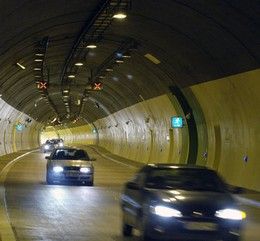 Pohled do tunelu Panenská, který je délkou dvou kilometrů nejdelším dálničním tunelem v ČR. | Foto: čtk