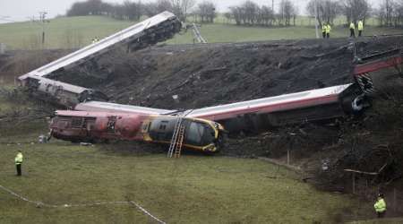 Na severozápadě Anglie havarovalo Pendolino na trase Londýn-Glasgow | Foto: Reuters