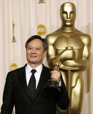 Ang Lee s Oscarem za režii snímku Zkrocená hora | Foto: Reuters