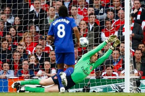 Almunia nechytil Ronaldovu střelu | Foto: Reuters