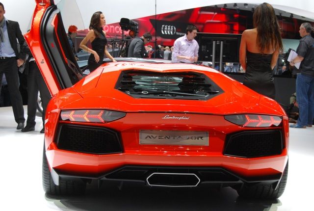 Lamborghini Aventador zezadu. | Foto: Radek Pecák