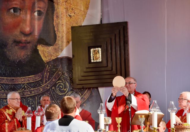 Poutní mše ve Staré Boleslavi s kardinálem Dominikem Dukou. | Foto: ČTK