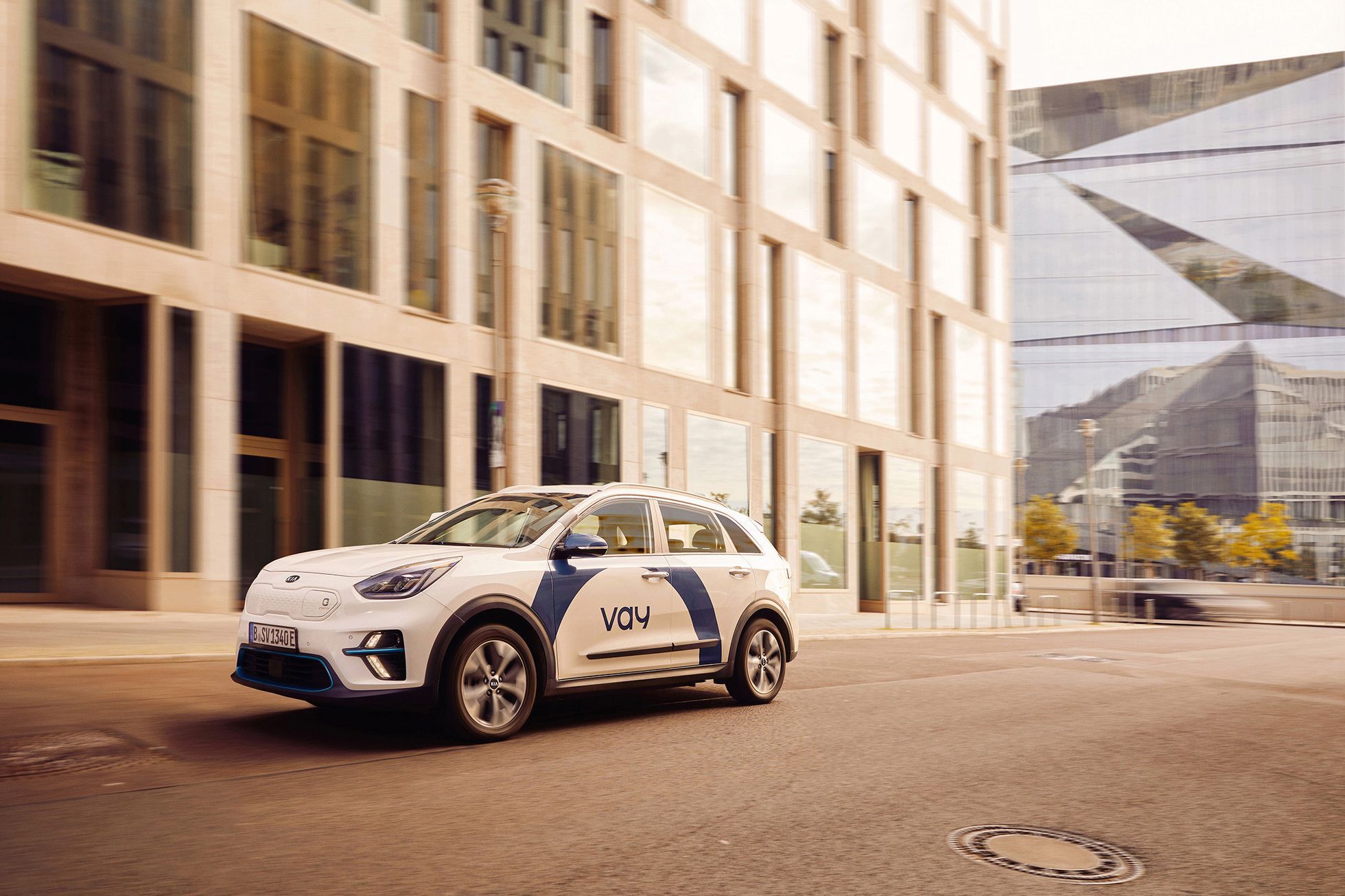 For the first time in Europe: When you rent a car in Hamburg, it will drive itself to your house