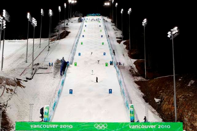 Nakonec olympijský svah byl připraven a boulaři a boulařky si na něm konečně mohli zatrénovat. | Foto: Jakub Šafránek