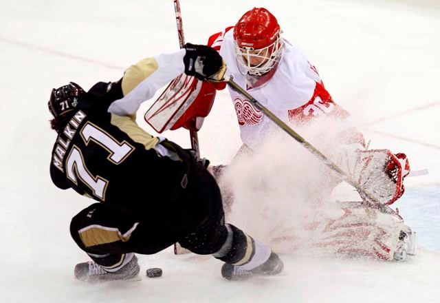 Pittsburgh měl šance na zvýšení skóre, ale Osgood už pustil pouze branku Kennedyho. | Foto: Reuters