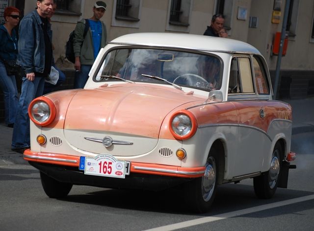 Také tento Trabant P70 je naprosto původní. Jen ta barva trošku vyšisovala | Foto: Radek Pecák