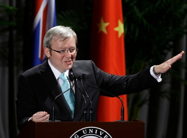 Kevin Rudd mluví na Pekingské univerzitě. | Foto: Reuters