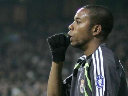 Fotbalista Realu Madrid Robinho se raduje z gólu do sítě Brém. | Foto: Reuters