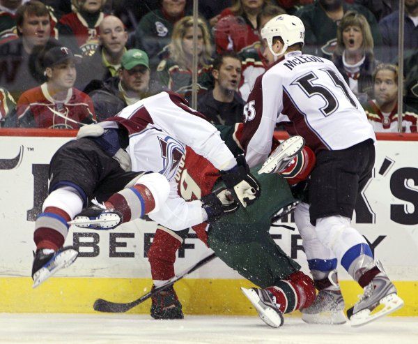 Čtvrtfinále Minnesota vs. Colorado bylo ve středu bezesporu nejdramatičtějším utkáním. O vítězství Colorada se rozhodlo až v 72. minutě. | Foto: Reuters