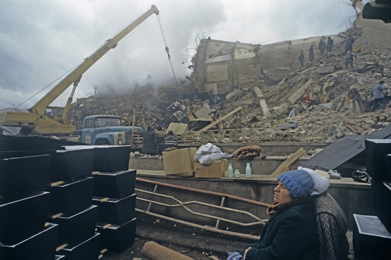 Ленинакан сегодня. Ленинакан землетрясение 1988. Землетрясение в Армении в 1988. Землетрясение в Армении 1988 Ленинакан.