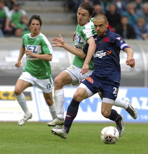 MICHAL KORDULA (zelený dres): Odchovanec Ratíškovic se na prvoligové scéně prosadil coby záložník v dresech Jablonce a Slovácka. Kordulovi je sedmatřicet let. | Foto: Aktuálně.cz