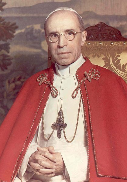 Papež Pius XII. na portrétu z roku 1956. | Foto: Repro: Wikipedia