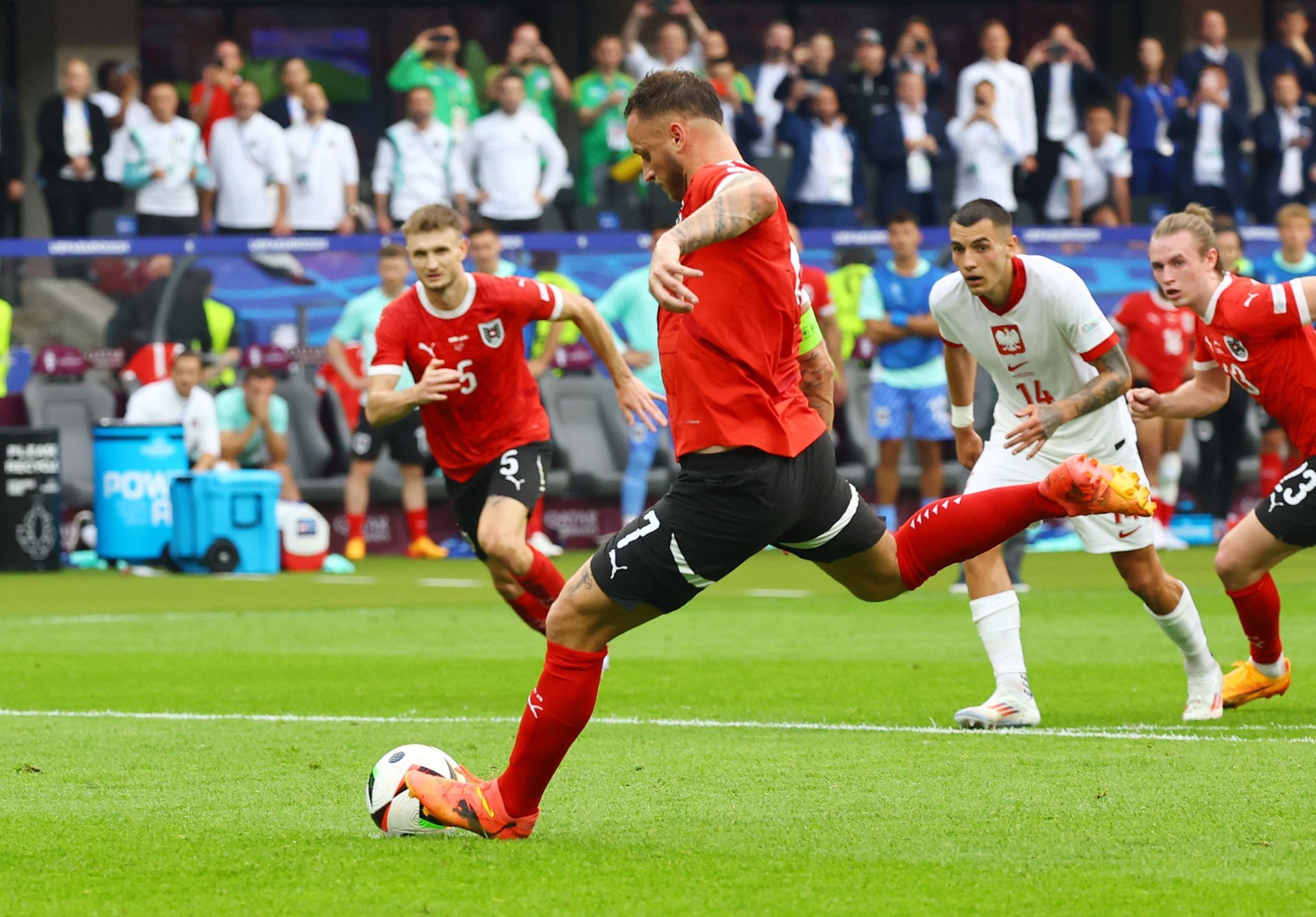 Bezradné Poláky definitivně dorazila penalta, Rakousko zůstává ve hře o osmifinále