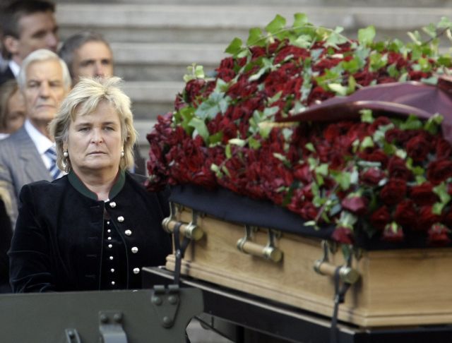 Claudia Haiderová u rakve s ostatky jejího manžela. | Foto: Martin Novák, Reuters