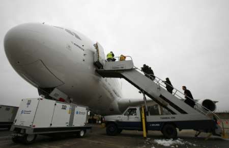 Letoun A380 přistál na letišti JFK v New Yorku. | Foto: Reuters