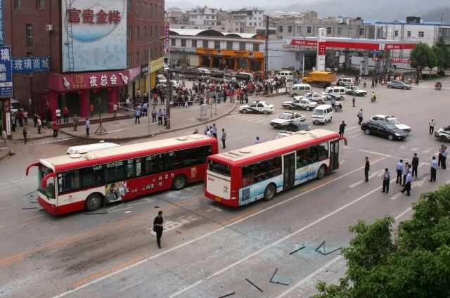 Bomby vybuchly ve dvou autobusech linky 54 v rozmezí jedné hodiny | Foto: Reuters