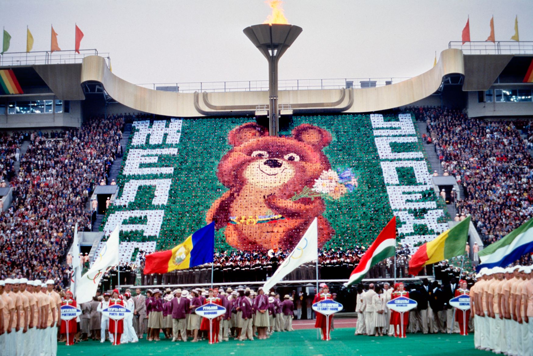 Moscow olympics. Лужники 1980 олимпиада. Стадион Лужники олимпиада 80. Олимпийские игры в Москве 1980. Олимпийский игры г.Москва 1980 г.