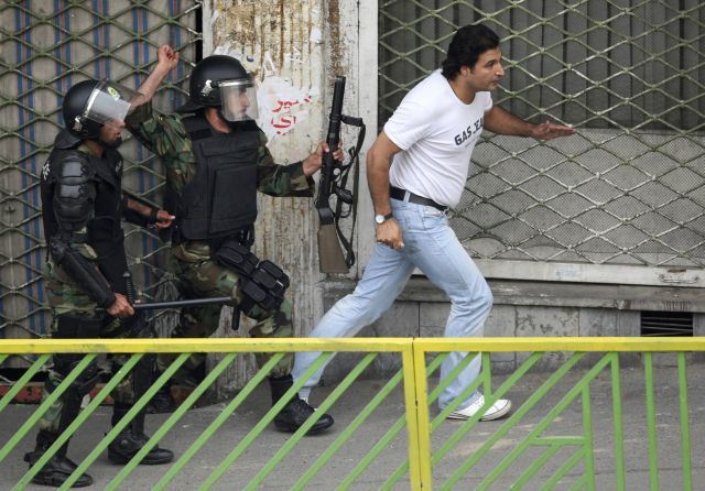 Povolební Teherán. | Foto: Reuters