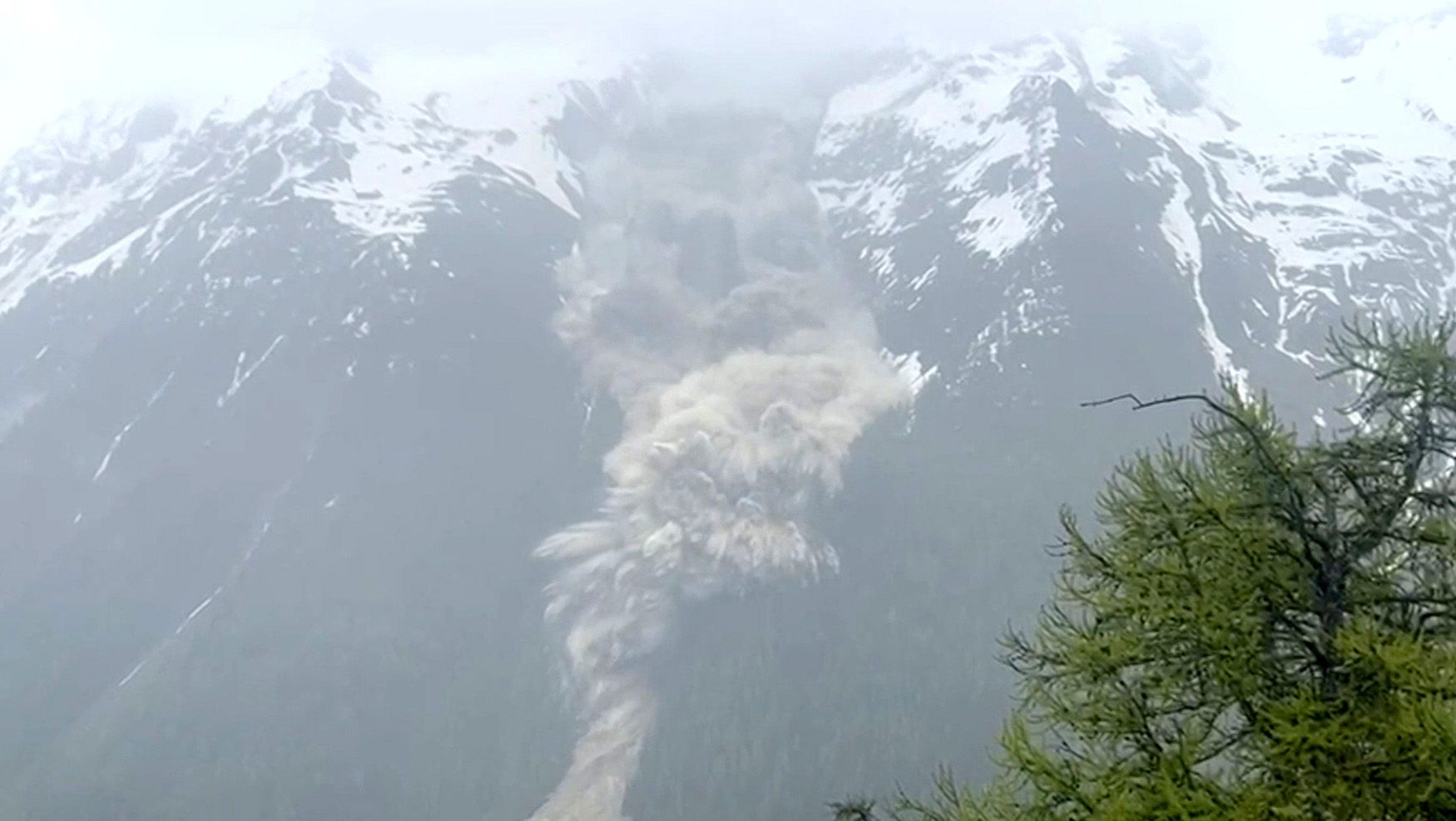 Na severu Itálie zahynulo pod lavinou pět německých horolezců