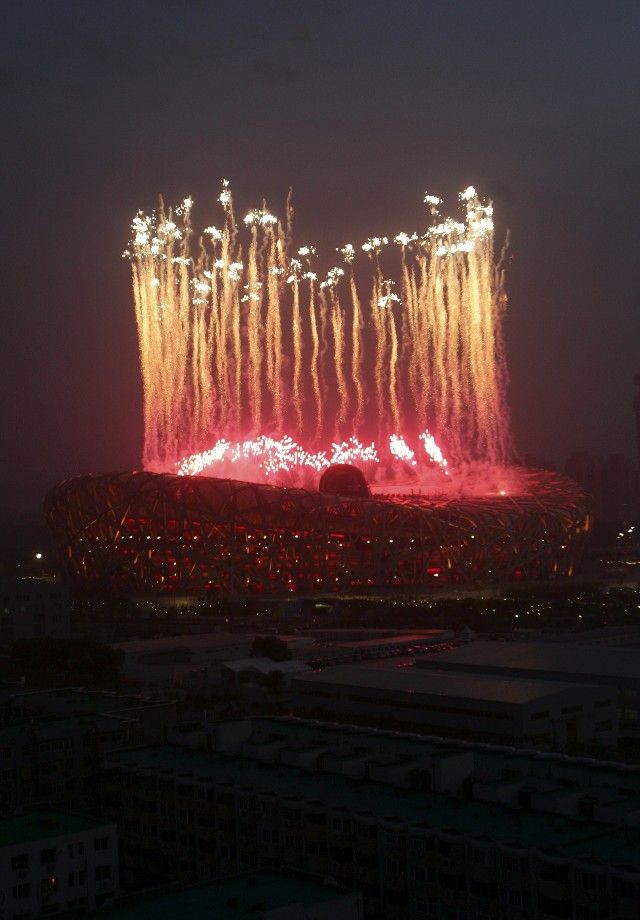 Během generálky na zahajovací ceremoniál OH došlo i na megalomanský ohňostroj. | Foto: Reuters