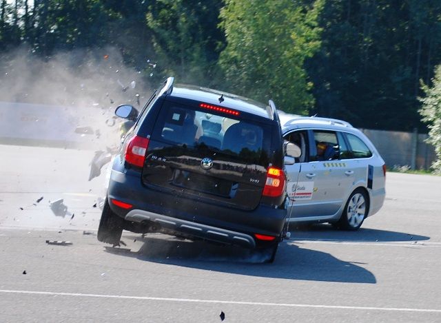 Takto viděli srážku fotografové na jedné straně vyznačené plochy | Foto: Radek Pecák