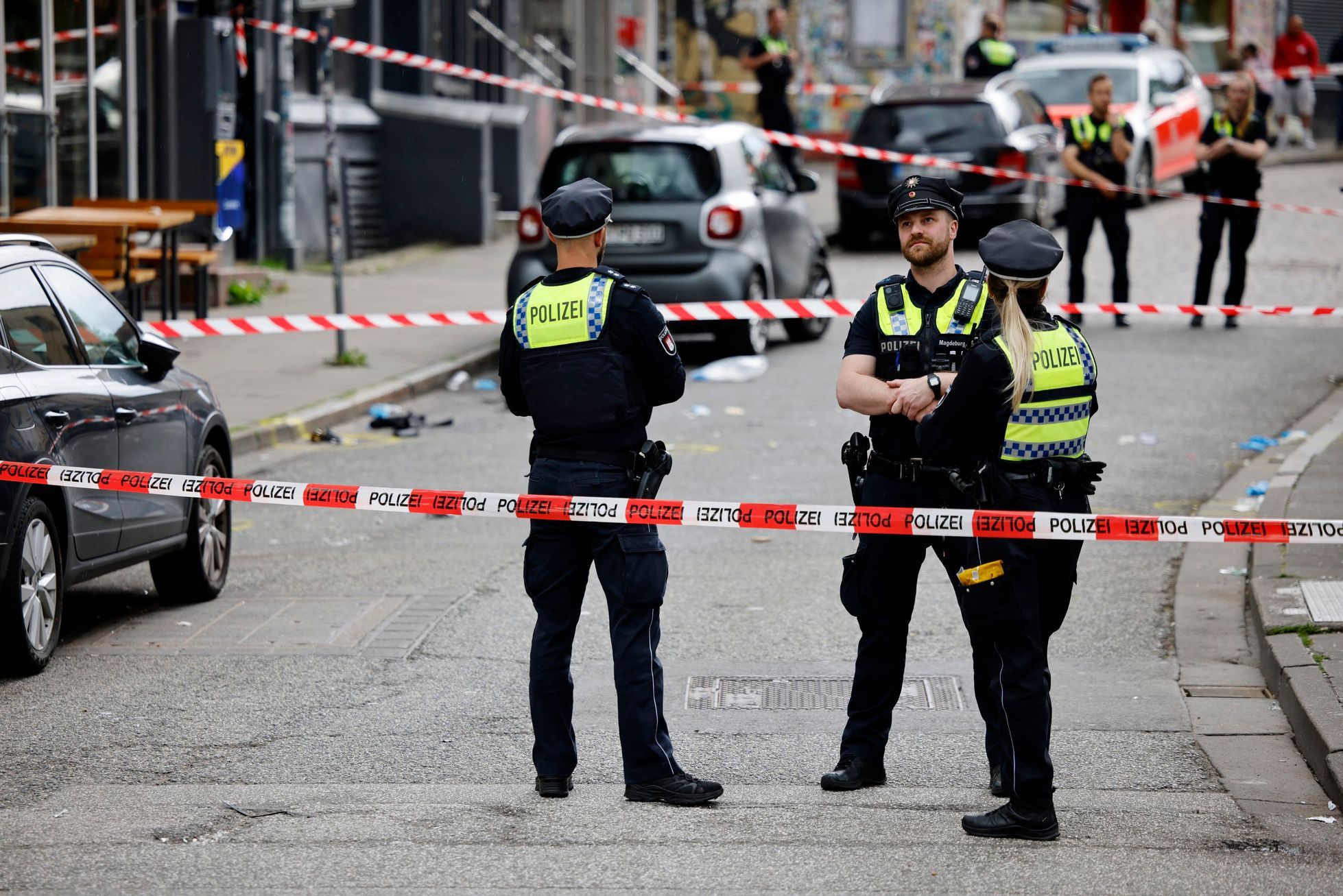 Deutsche Polizisten haben in Hamburg einen Mann erschossen, der Polizisten bedroht hatte