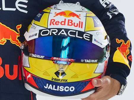 Helma pilota F1 Sergia Péreze, Red Bull (2022) | Foto: Oracle Red Bull Racing