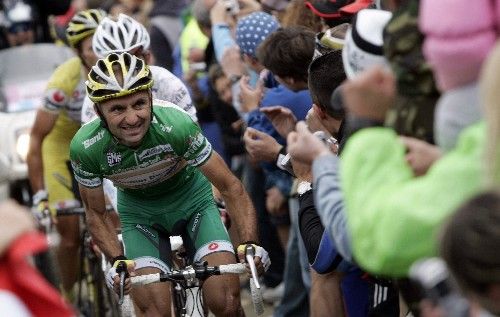 Italský cyklista Leonardo Piepoli stoupá na vrcholek Monte Zoncolan v průběhu 17. etapy Gira d'Italia. | Foto: Reuters