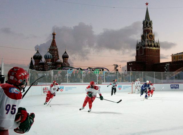 Utkání hvězd KHL se hrálo na Rudém náměstí | Foto: Reuters