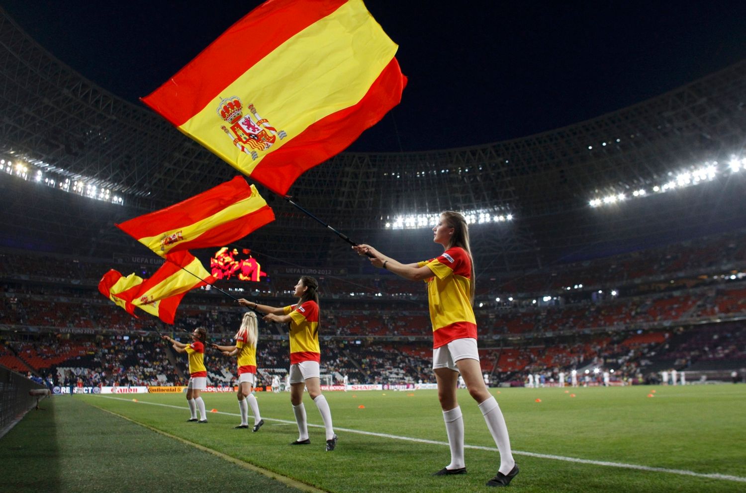испания португалия 2012. че 2012 испания. португалия че 2012. чемпионат европы 2012. символ евро 2012.