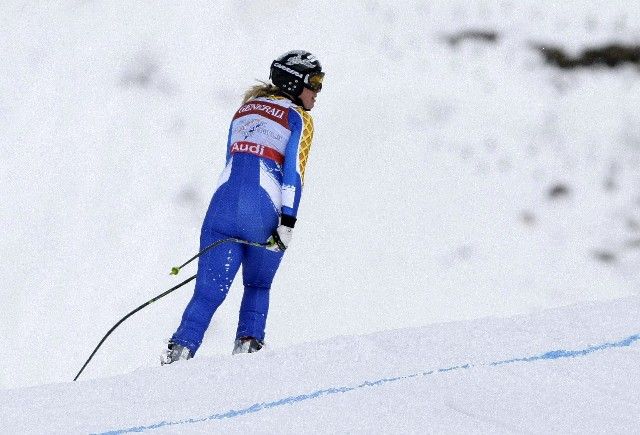 Anja Pärsonová se smutně ohlíží po svém vypadnutí ze superkombinace. Švédka chybovala ve sjezdu a s dobrým výsledkem se stejně jako v úvodním Super G musela rozloučit. | Foto: Reuters