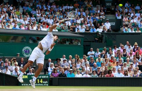 Berdych, kterému tehdy bylo čtyřiadvacet let, asi sám netušil, že to bude na dlouhou dobu jediná výhra nad srbským favoritem. | Foto: Reuters