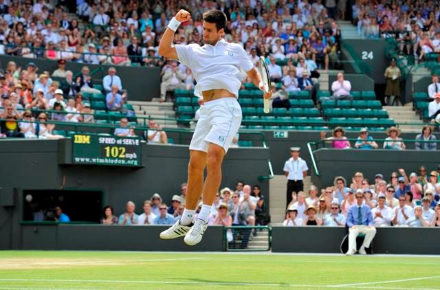 Srbský tenista Novak Djokovič do wimbledonského semifinále postoupil podruhé v kariéře a utká se v něm v pátek právě s Berdychem. | Foto: Reuters