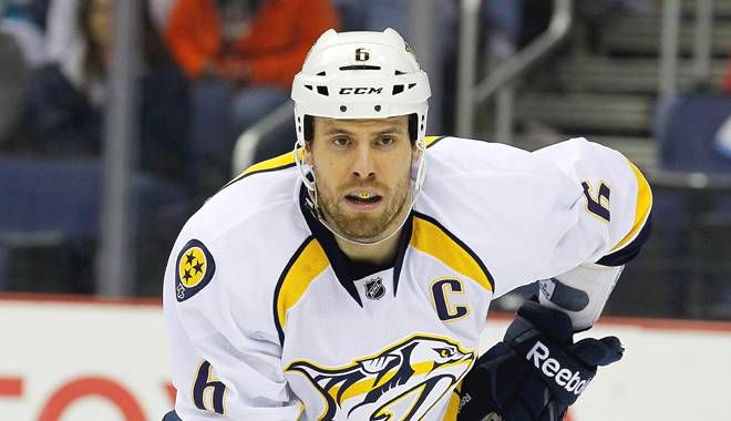 Dlouholetá obranná opora Nashvillu Shea Weber je vůbec nejlépe placeným hráčem NHL. Kapitán Predators a opora zadních řad kanadského týmu v Soči si vydělá za tu sezonu 14 milionů USD, oproti kapitánovi kanadské reprezentace a Pittsburghu však není tolik "zajímavý" marketingově. Zatímco Crosby si vydělá z příjmů z reklam 4,5 milionu USD, Weber pouze 100 tisíc. | Foto: Reuters